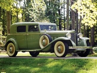 Hershey Sale - 1932 Marmon Sixteen Close-Coupled Sedan (Drew Shipley © 2018 Courtesy of RM Auctions)