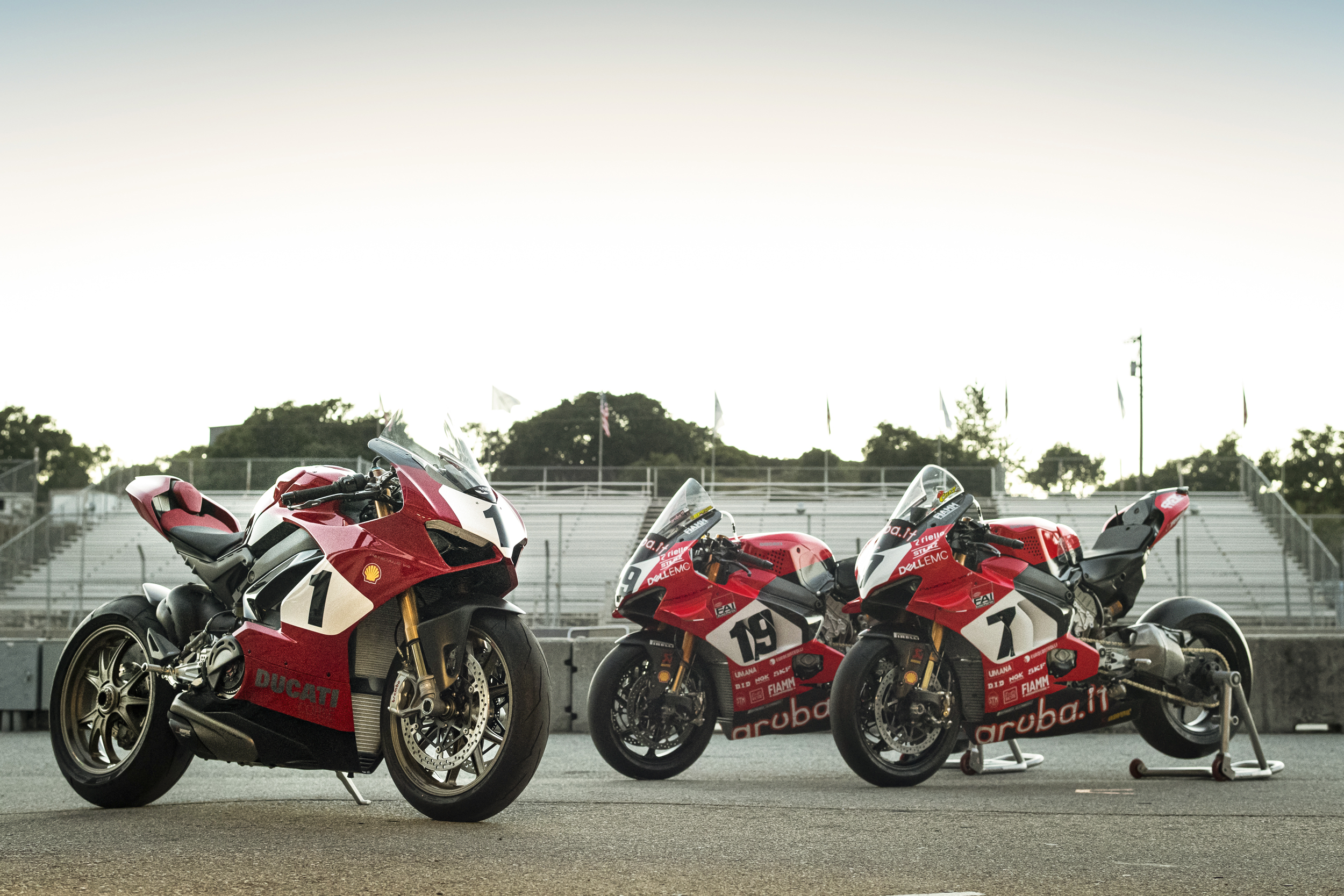 190905 Panigale V4 25° Anniversario 916 to be Auctioned for Carlin Dunne Foundation [2]