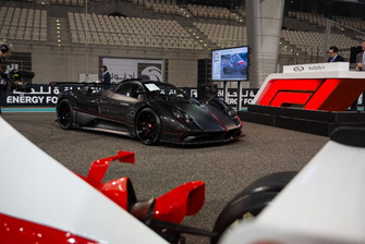 191216 The Pagani Zonda Aether takes the stage at RM Sotheby’s first Abu Dhabi sale at the Formula 1 Etihad Airways Abu Dhabi Grand Prix (Tom Gidden © 2019 Courtesy of RM Sotheby’s)