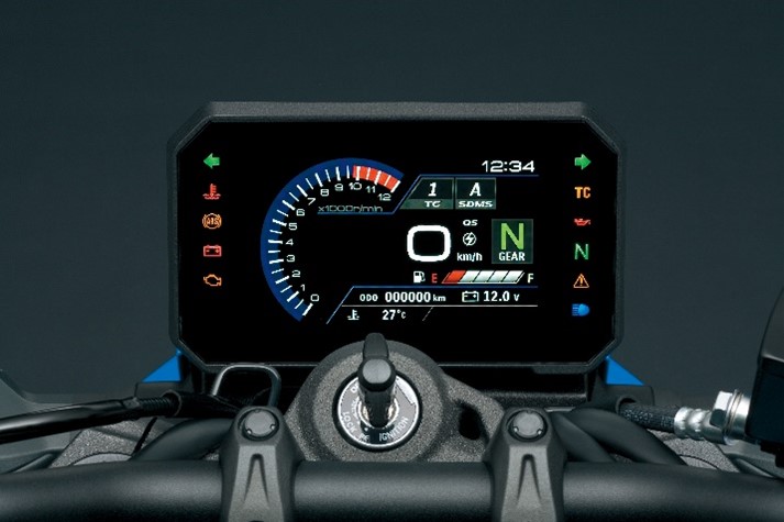 GSX-8S features a 5-inch color TFT LCD multi-function instrument panel [1]
