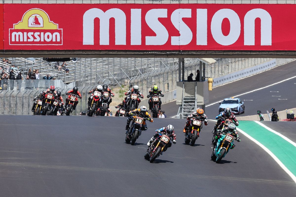 230710 Jeremy McWilliams (99) and Stefano Mesa (137) lead the Mission Super Hooligan National Championship race
