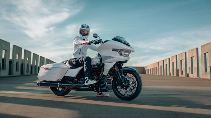 Harley-Davidson ushers in a new era of motorcycle touring- CVO Road Glide ST [678]
